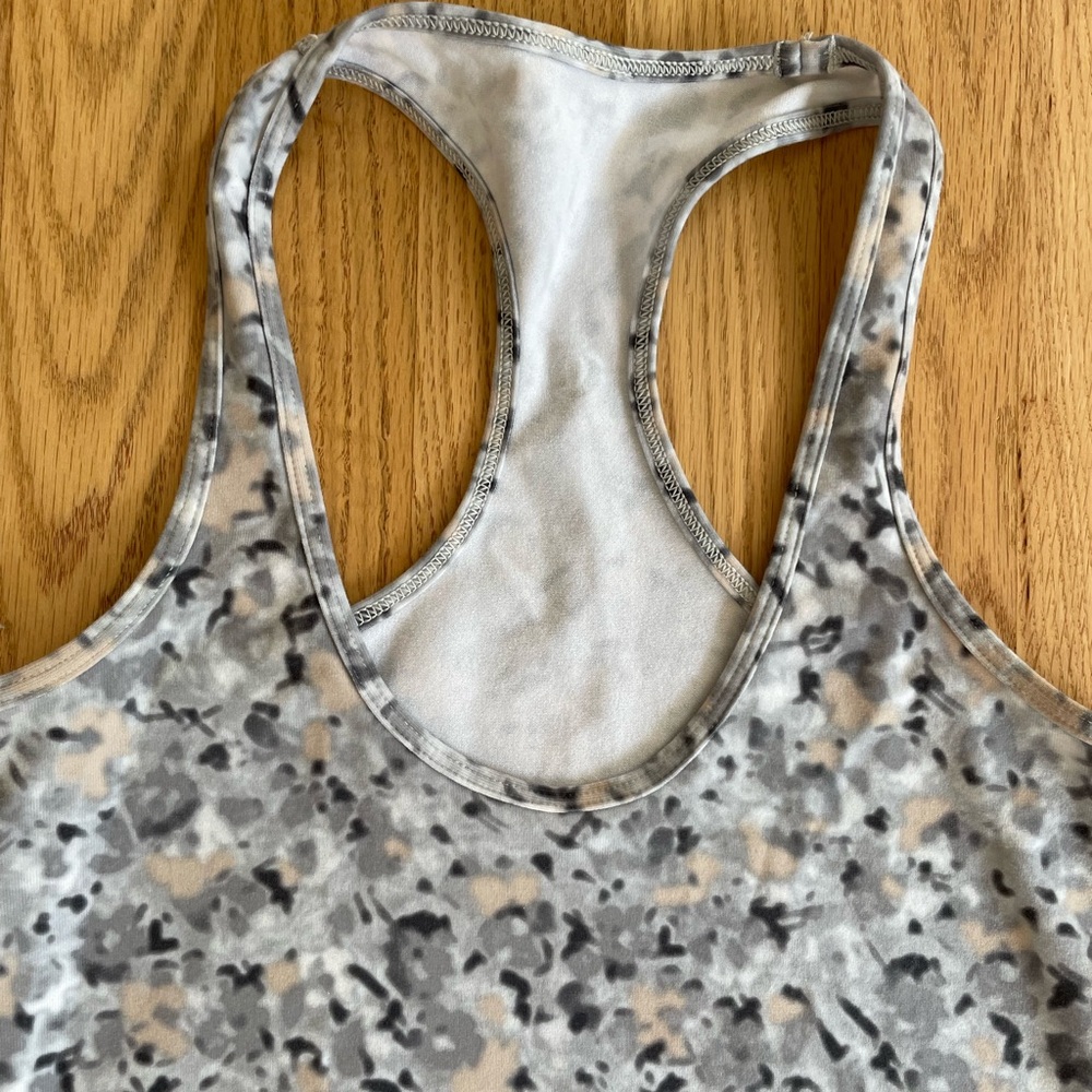 Lululemon Racerback Tank Size 6 - Picture 3 of 3